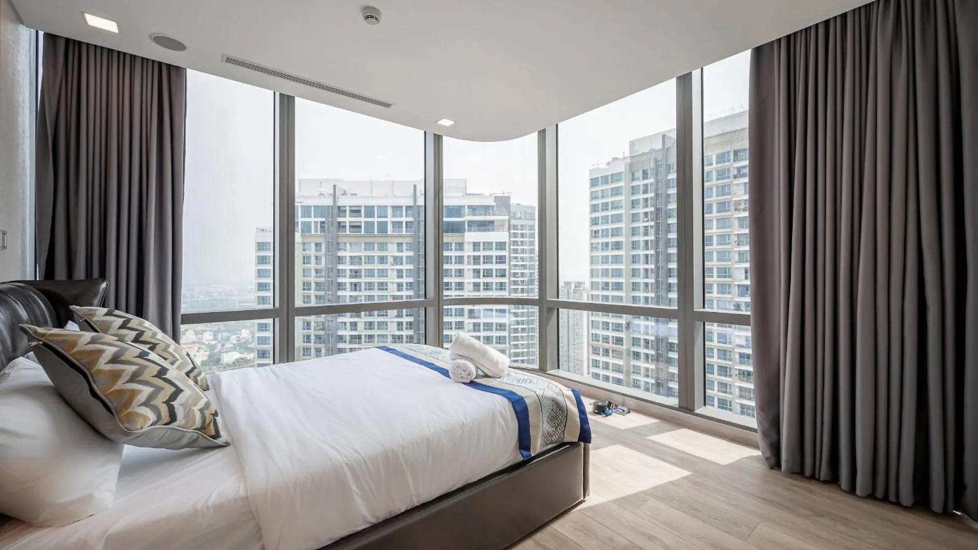 Landmark 81 And Vinhomes Riverside Residence Ho Chi Minh City Apartment