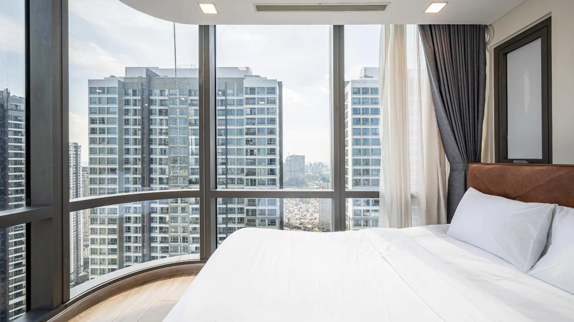 Landmark 81 And Vinhomes Riverside Residence Ho Chi Minh City 0*,